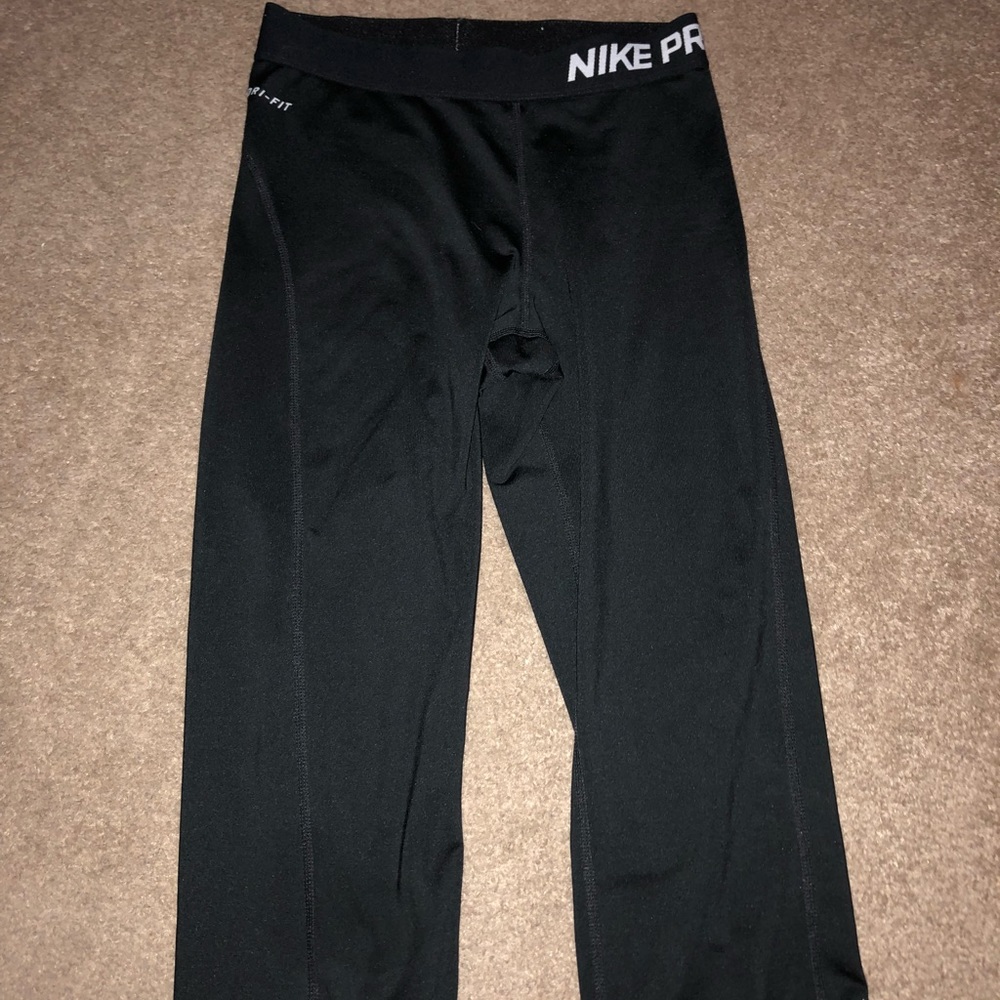Women’s Cropped NIKE leggings. size- small